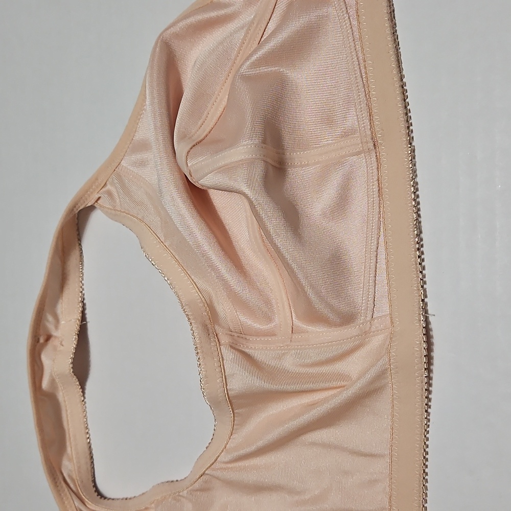 Elegant Satin Bra in Peach Size 85E (38E Or 38DD) Front Closure - Picture 9 of 12